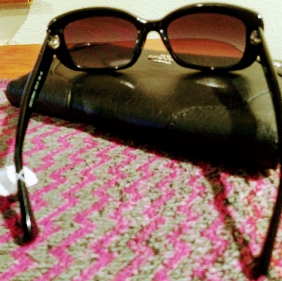 Coach Leather Wallet\Coach Sunglasses - Picture 2 of 5